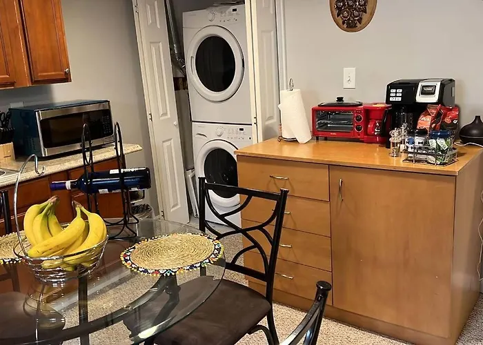 Lovely 2 Bedrooms Appartement, Laundry/Parking/Tv