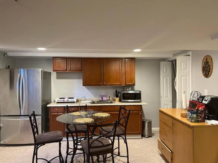 Lovely 2 Bedrooms Appartement, Laundry/parking/tv * Silver Spring