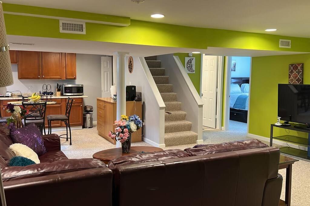 Appartement Lovely 2 Bedrooms Appartement, Laundry/parking/tv