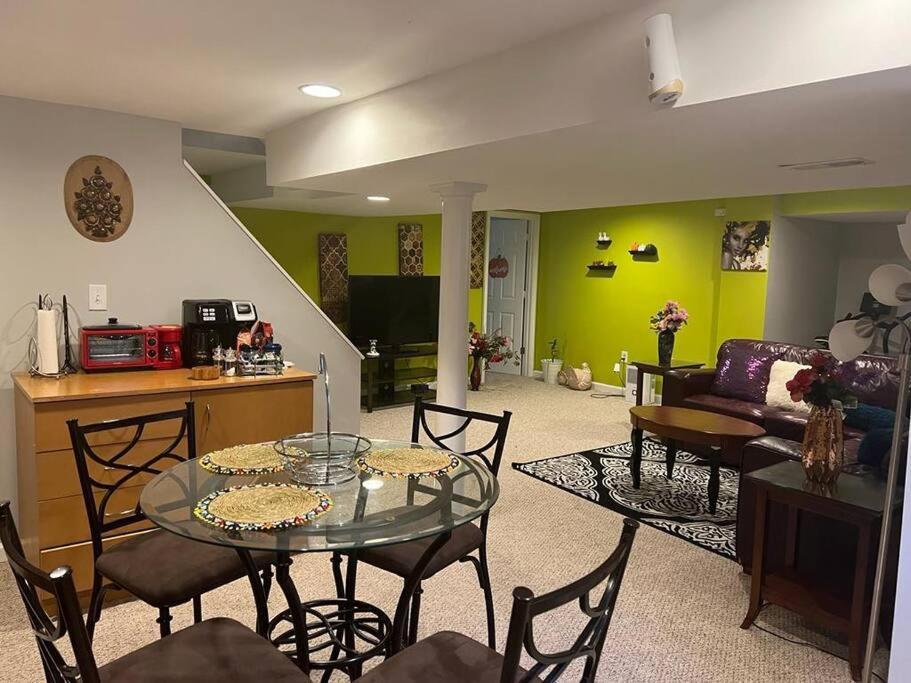 Appartement Lovely 2 Bedrooms Appartement, Laundry/parking/tv